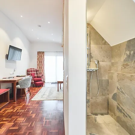 Hornstein Hotel *